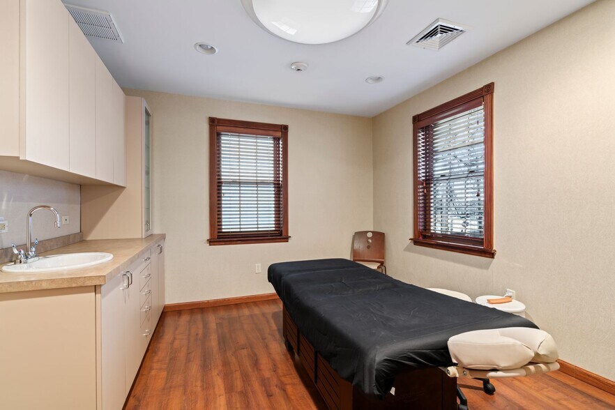 More Photos Of 29 Green St, Huntington Medical For Sale