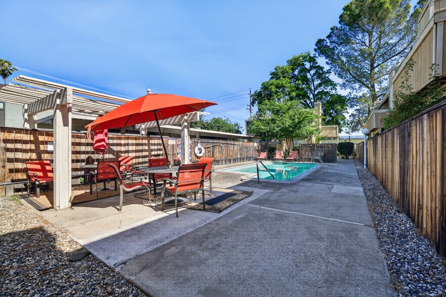 More Photos Of 2330 Hurley Way, Sacramento Apartments For Sale