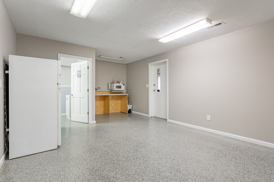 More Photos Of 4058 Old Us Highway 52, Lexington Warehouse For Lease