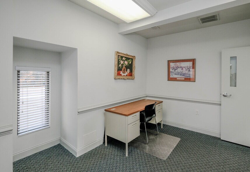 More Photos Of 123 E 6th St, Front Royal Office For Lease