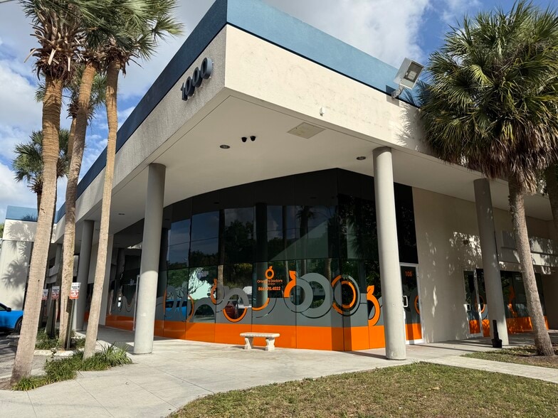 More Photos Of 1000 Park Centre Blvd, Miami Showroom For Lease