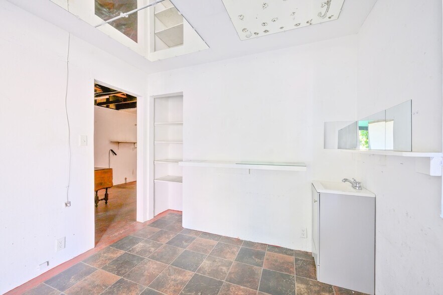 More Photos Of 5740-5754 W Adams Blvd, Los Angeles Storefront Retail Office For Sale