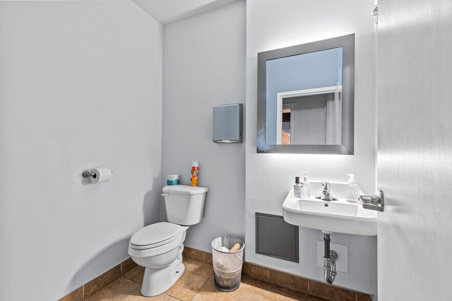 More Photos Of 509 W Spring St, Fayetteville Storefront Retail Office For Lease