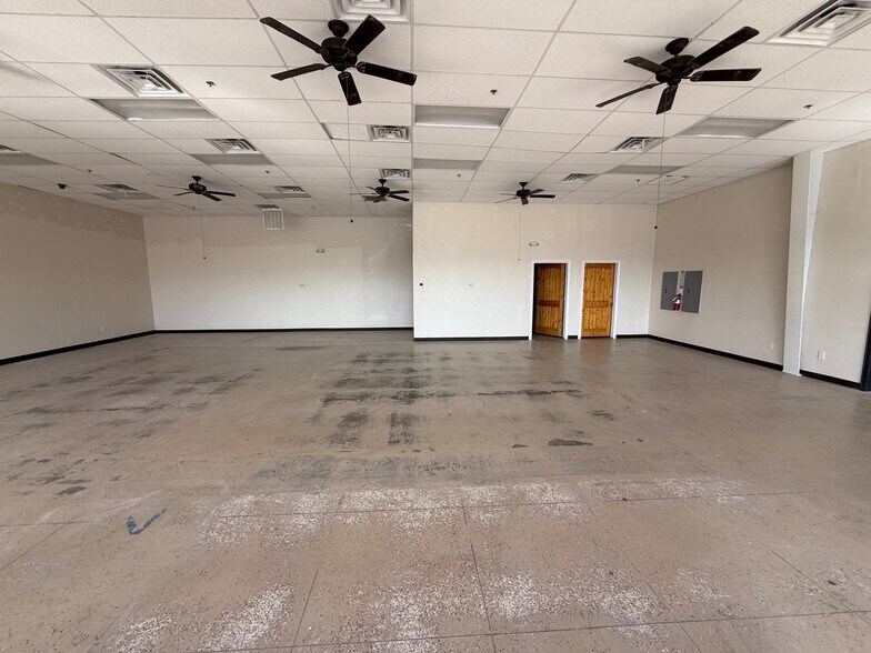 More Photos Of 1717 N Frazier St, Conroe Unknown For Sale