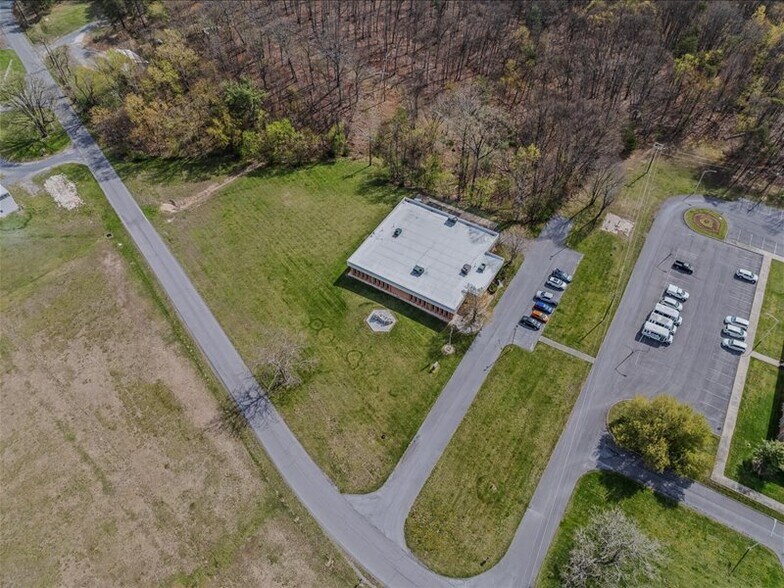 More Photos Of 204 Sand Mine Rd, Berkeley Springs Flex For Sale