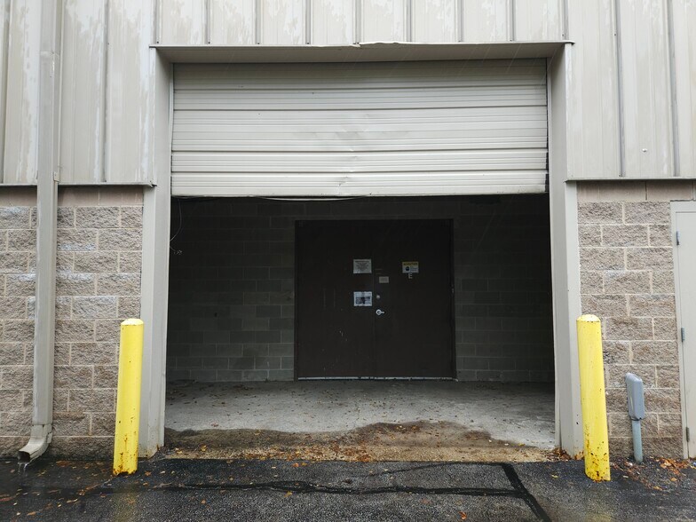 More Photos Of 825 W 75th St, Willowbrook Light Manufacturing For Sale