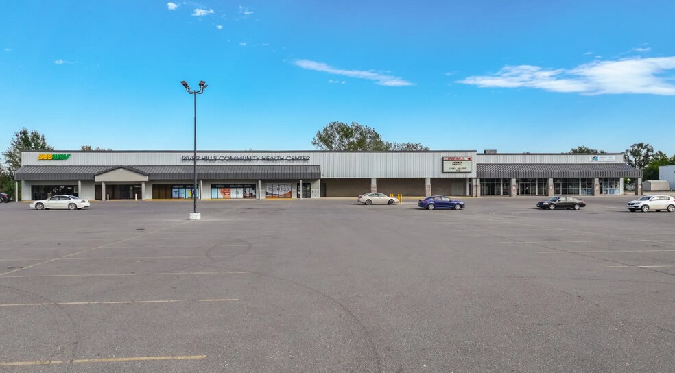 More Photos Of 1015 N 18th St, Centerville General Retail For Sale