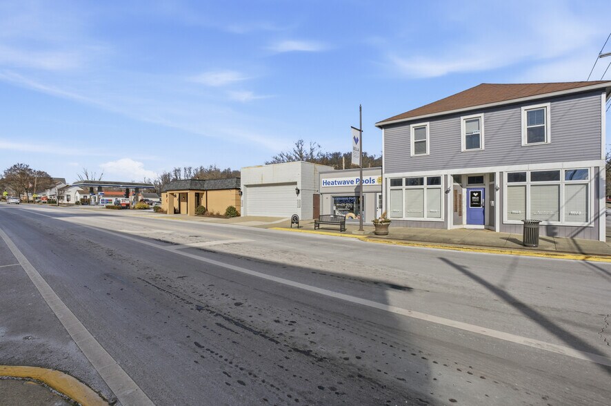 More Photos Of 10 W Franklin St, Bellbrook Storefront Retail Office For Lease