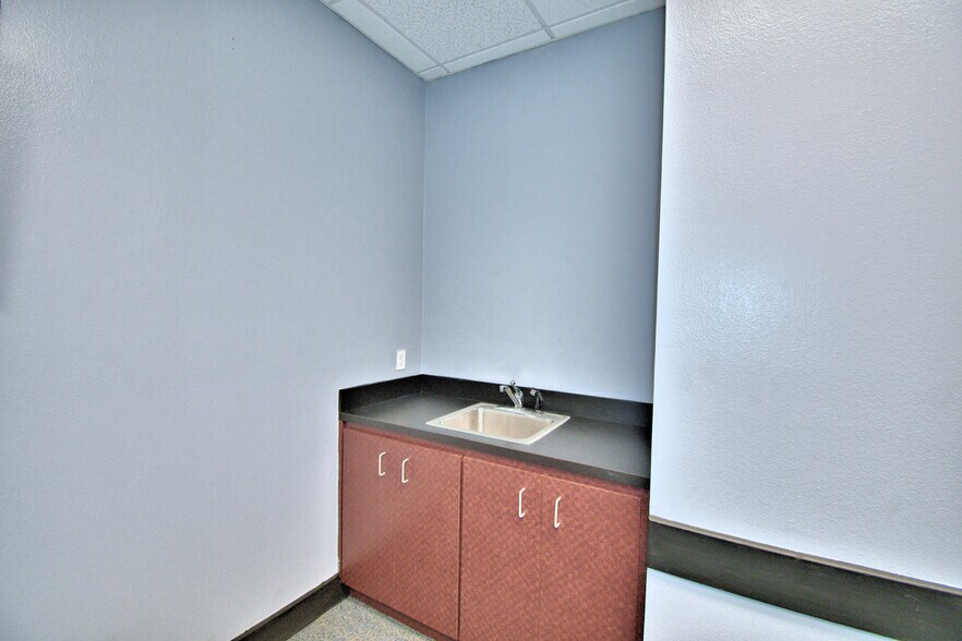 More Photos Of 43344 Highway 27, Davenport Coworking Space