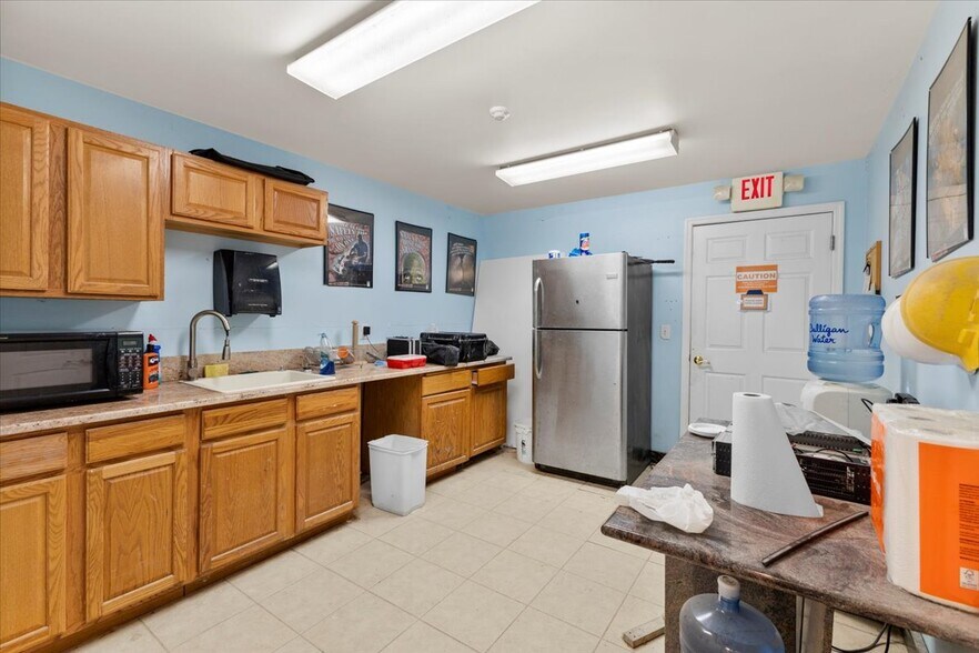 More Photos Of 155 Ushers Rd, Round Lake Warehouse For Sale