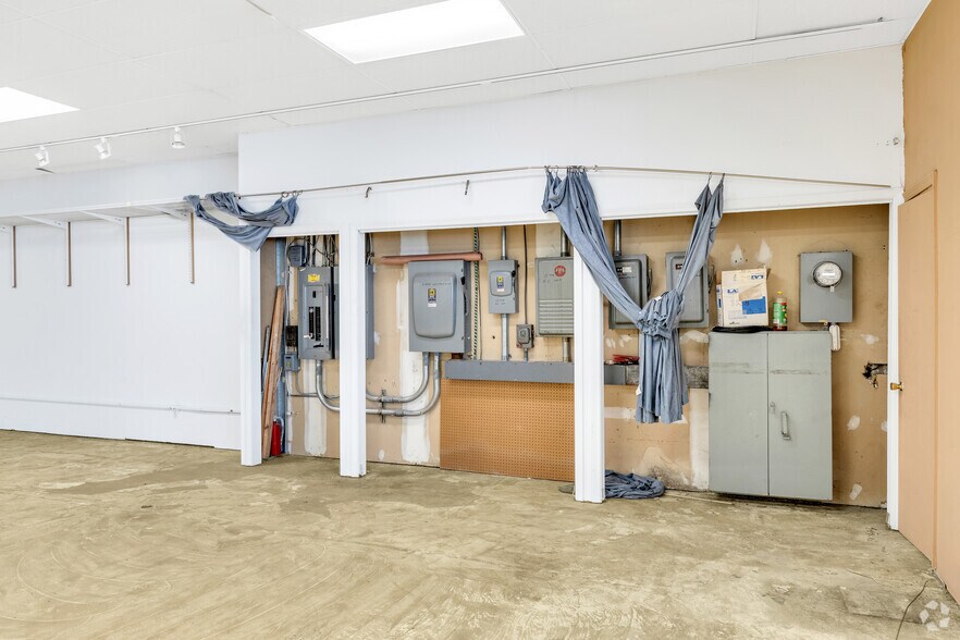 More Photos Of 6542 E Virginia Beach Blvd, Norfolk General Retail For Sale