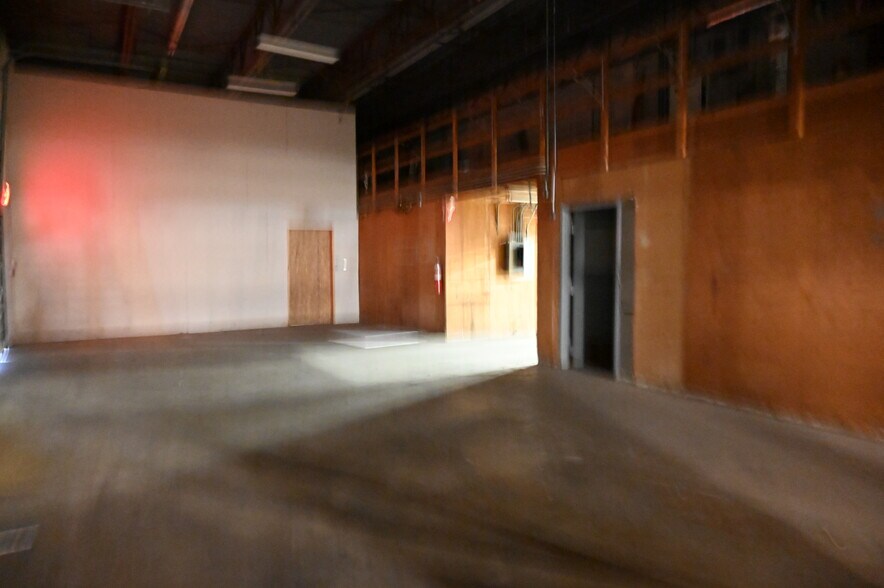 More Photos Of 2300 Claremont Ave, Ashland Freestanding For Lease