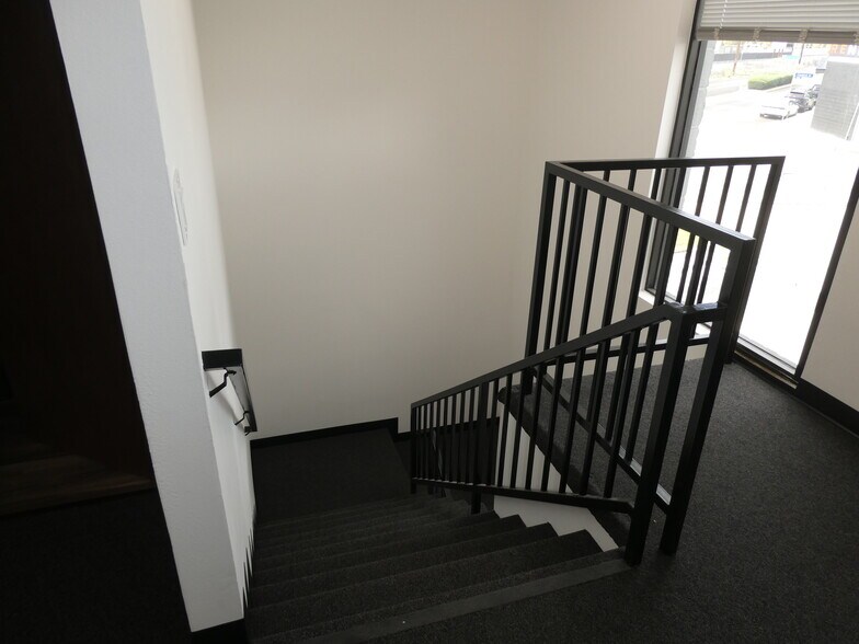 More Photos Of 3500 N San Fernando Blvd, Burbank Flex For Lease