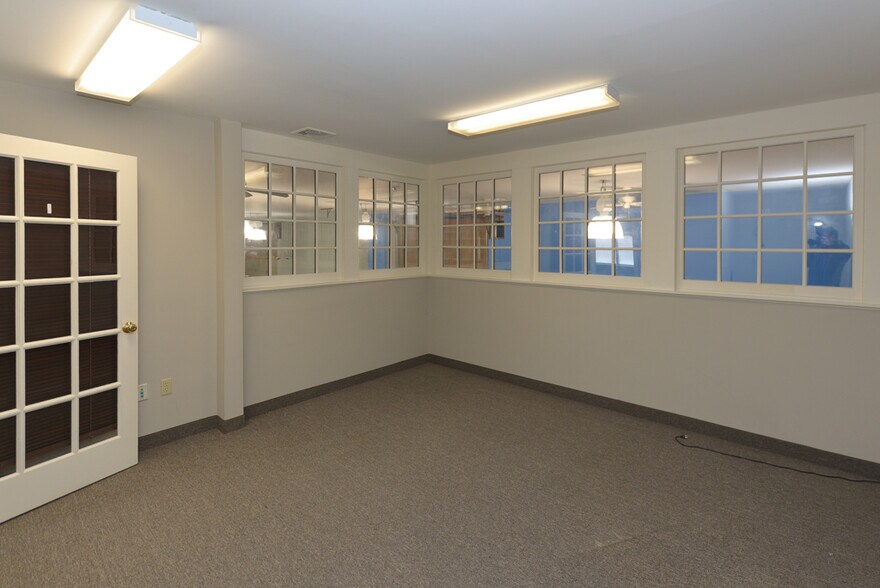 More Photos Of 8 Pecks Ln, Newtown Flex For Lease