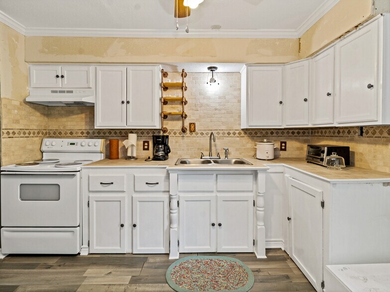 More Photos Of 750 N US Highway 287, Palestine Multifamily For Sale