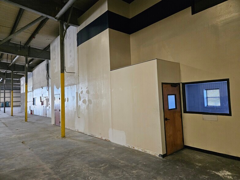 More Photos Of 13700-13812 US Highway 90 W, San Antonio Warehouse For Sale