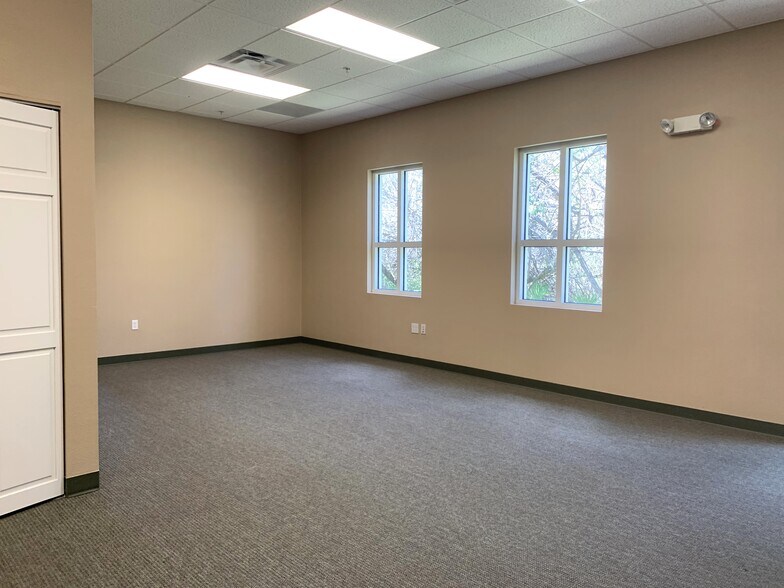 More Photos Of 5586 Broadcast Ct, Lakewood Ranch Medical For Lease