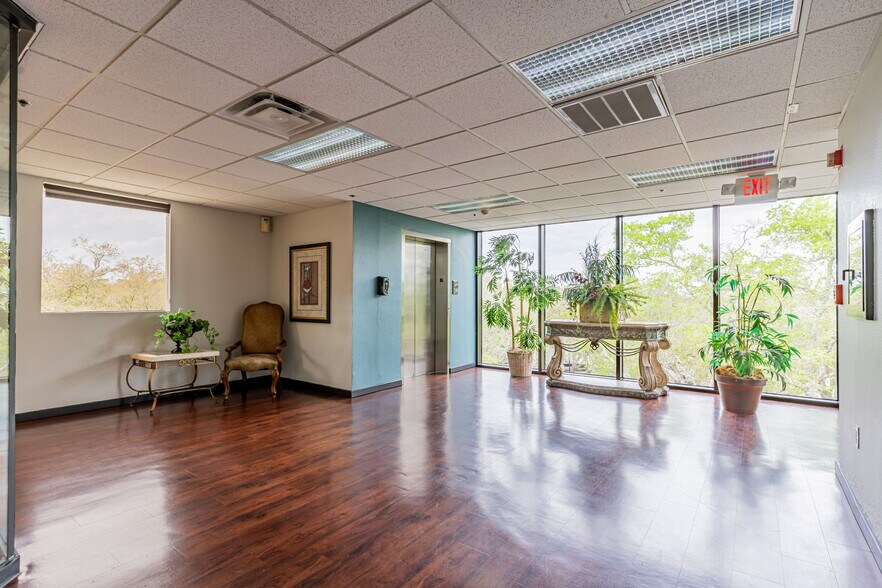 More Photos Of 217 N Westmonte Dr, Altamonte Springs Office For Lease
