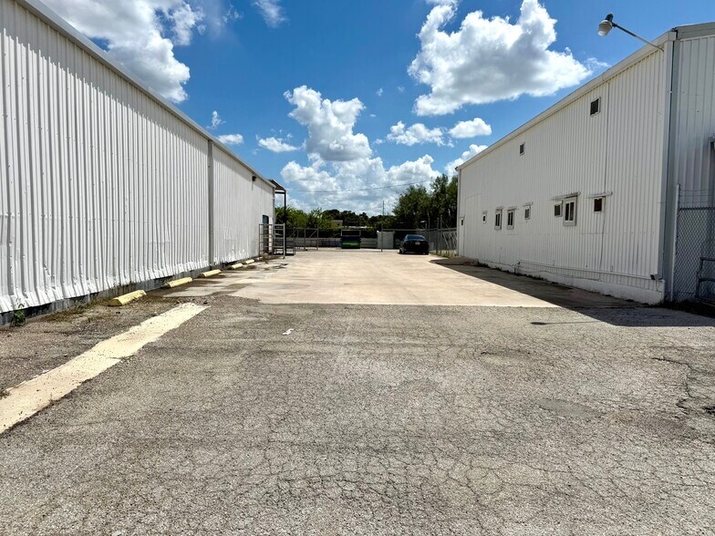 More Photos Of 1830 Jackson Keller Rd, San Antonio Warehouse For Sale