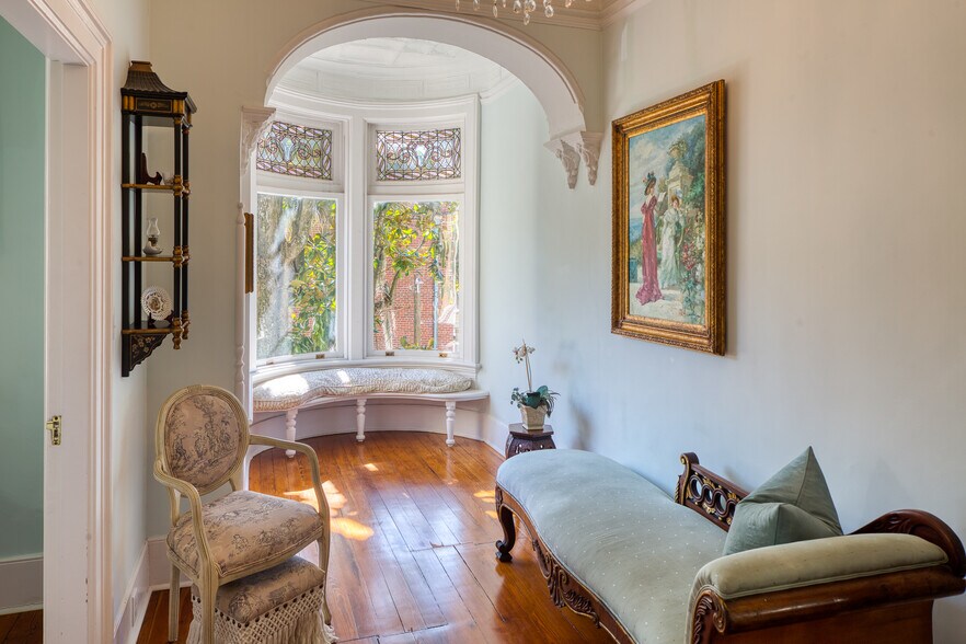 More Photos Of 14 E Taylor St, Savannah Specialty For Sale