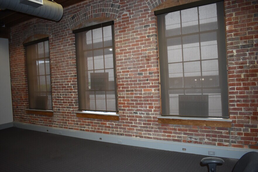 More Photos Of 250-260 Commerce St, Montgomery Medical For Sale