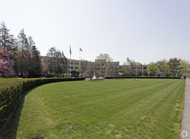 More Photos Of 1700 E Putnam Ave, Old Greenwich Office For Lease