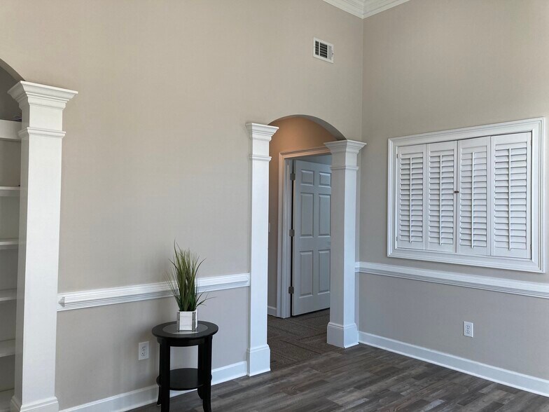 More Photos Of 555 Sun Valley Dr, Roswell Medical For Lease