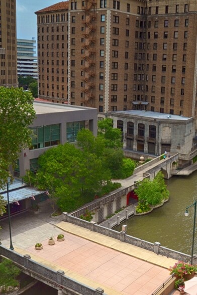 More Photos Of 126 E Main Plz, San Antonio Apartments For Sale