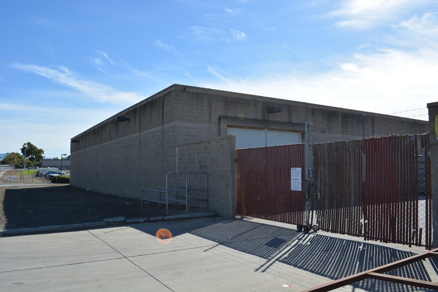 More Photos Of 1067 N Davis Rd, Salinas Garden Center For Lease