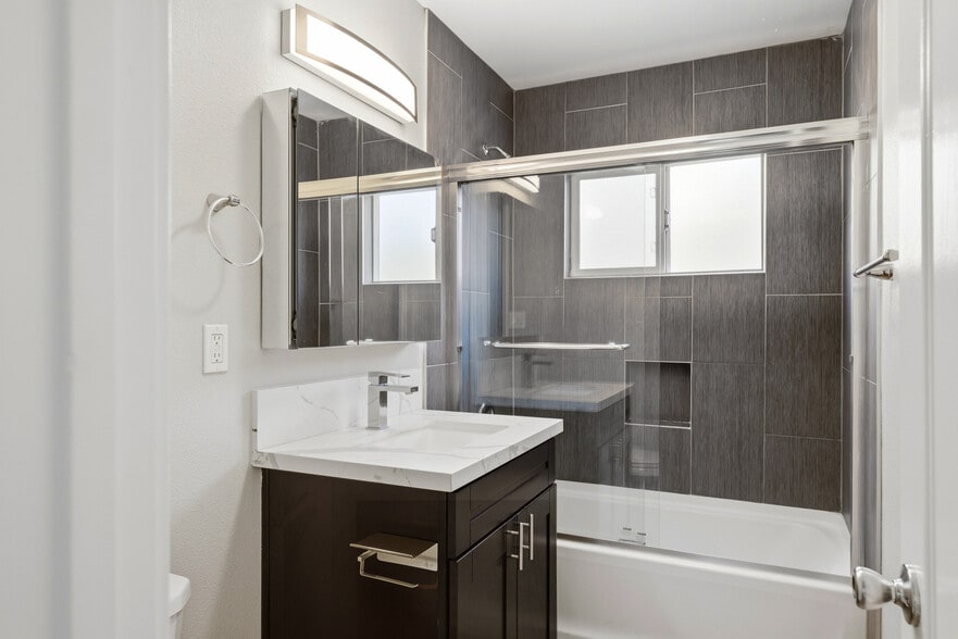 More Photos Of 8969 Grossmont Blvd, La Mesa Apartments For Sale