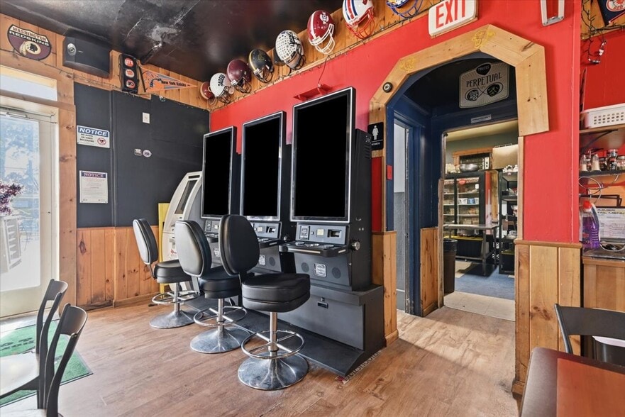 More Photos Of 10 E Lehigh St, Summit Hill Restaurant For Sale