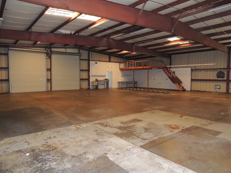 More Photos Of 2311 Whitfield Industrial Way, Sarasota Warehouse For Sale