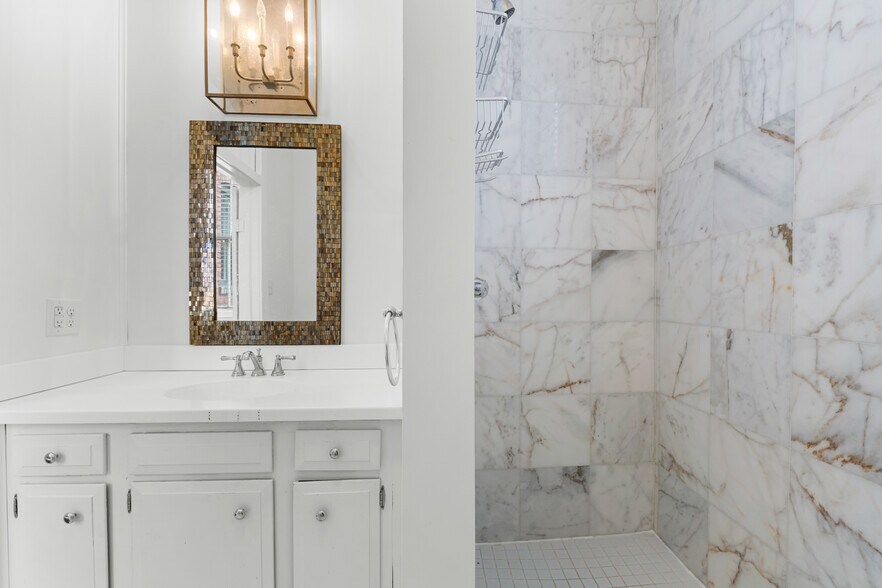 More Photos Of 417 Whitaker St, Savannah Storefront Retail Residential For Sale