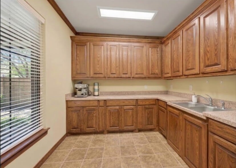 More Photos Of 1117 Glade Rd, Colleyville Medical For Sale