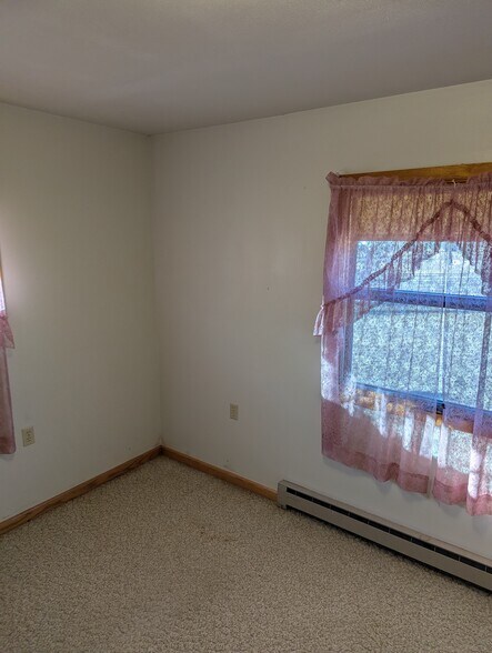 More Photos Of 340 Elm St E, Canova Sports And Entertainment For Sale