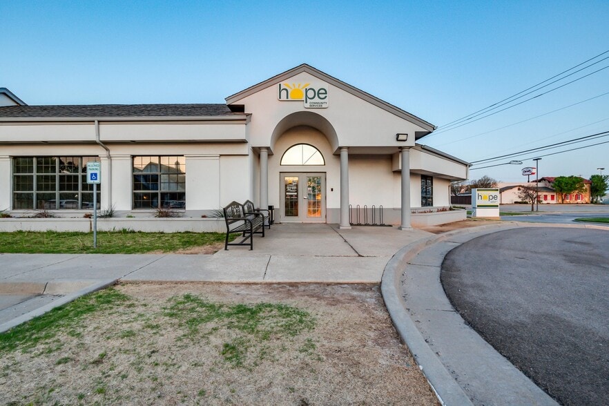 More Photos Of 416 SW 79th St, Oklahoma City Office For Sale