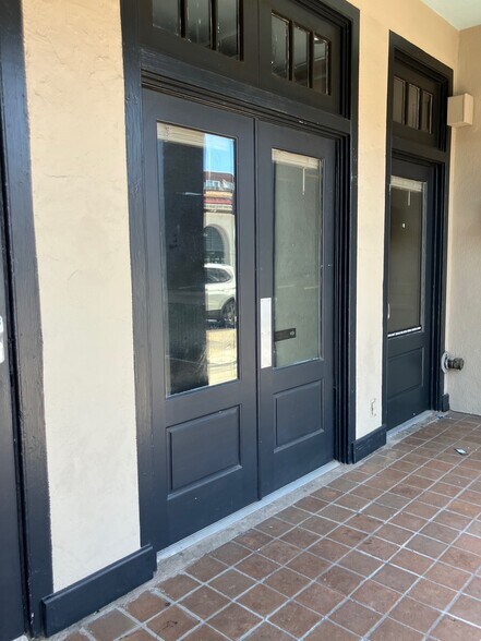 More Photos Of 96 N Market St, Charleston Storefront Retail Residential For Sale