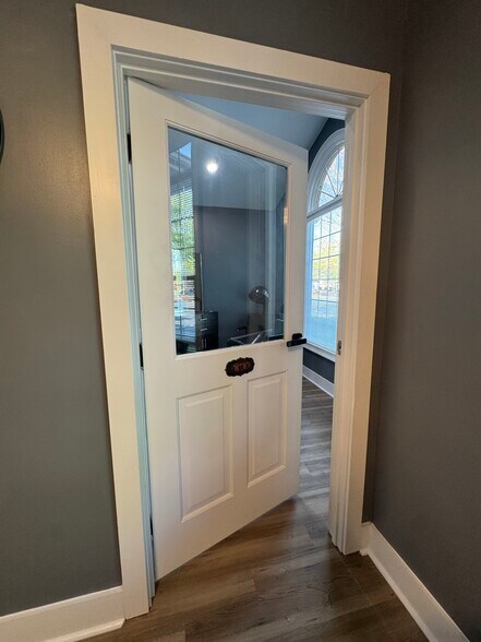 More Photos Of 301-304 Macy Dr, Roswell Medical For Lease