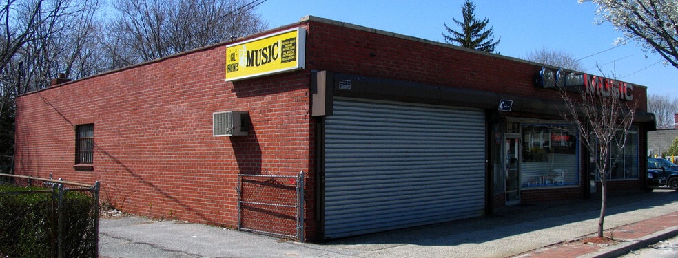 More Photos Of 1858-1866 Deer Park Ave, Deer Park Storefront For Sale