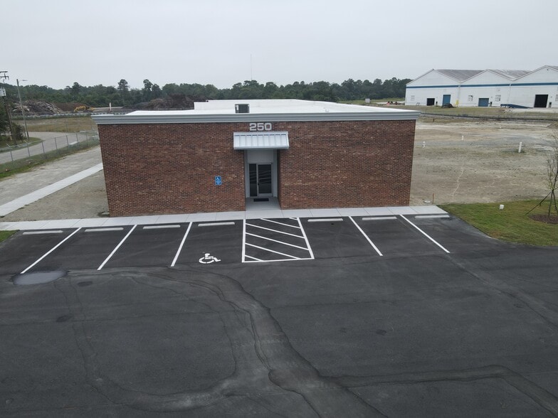 More Photos Of 250 Raleigh St, Wilmington Warehouse For Lease