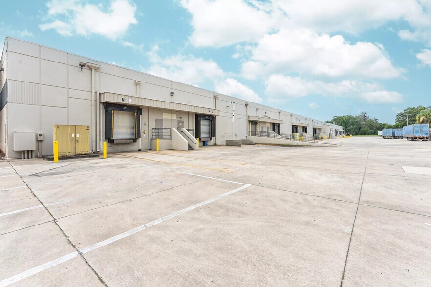 More Photos Of 5200-5225 Region Ct, Lakeland Unknown For Lease