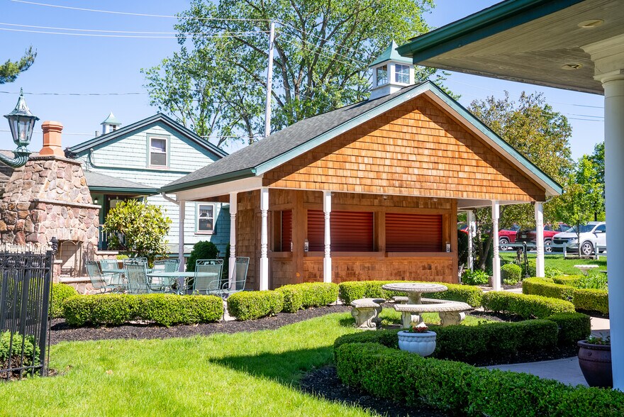 More Photos Of 8112 Columbia Rd, Olmsted Falls General Retail For Sale