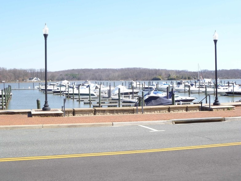 More Photos Of 551-625 Harbor Side St, Woodbridge Storefront Retail Office For Sale