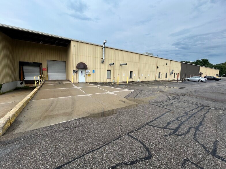 More Photos Of 1000 Industrial Pky, Elkhart Warehouse For Lease