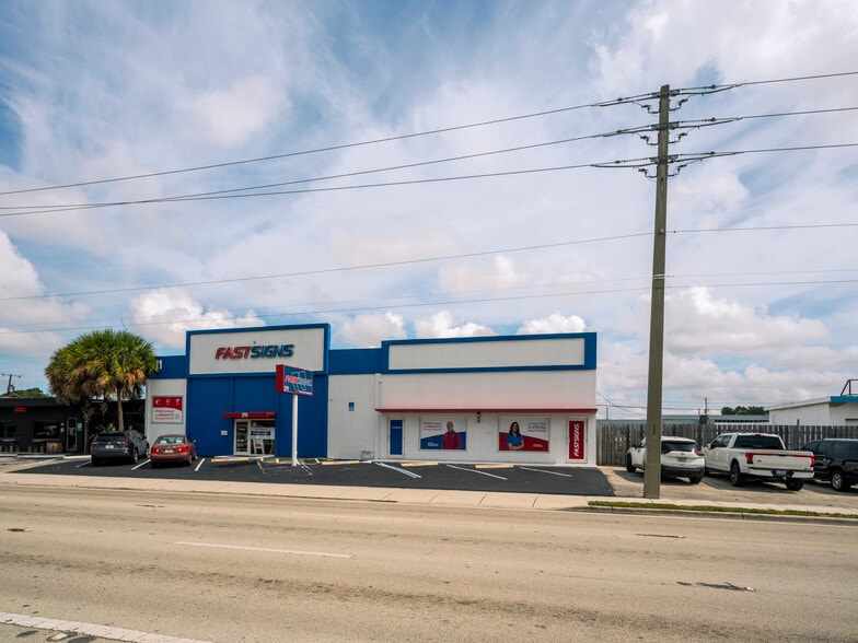 More Photos Of 211-215 E Oakland Park, Oakland Park Freestanding For Sale