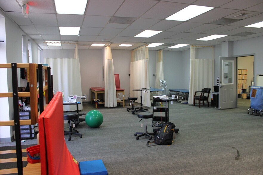 More Photos Of 255 Route 3, Secaucus Medical For Lease