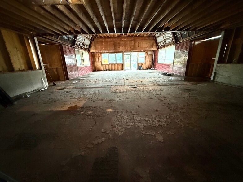 More Photos Of 905 W Trenton Ave, Morrisville Freestanding For Lease