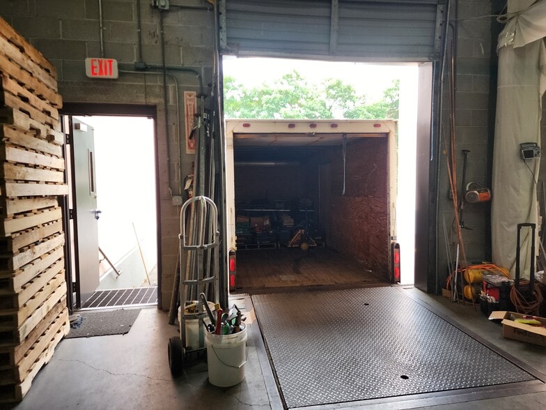 More Photos Of 170 Roosevelt Pl, Palisades Park Distribution For Lease