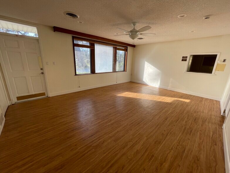 More Photos Of 633 N Bay St, Eustis Office Residential For Sale