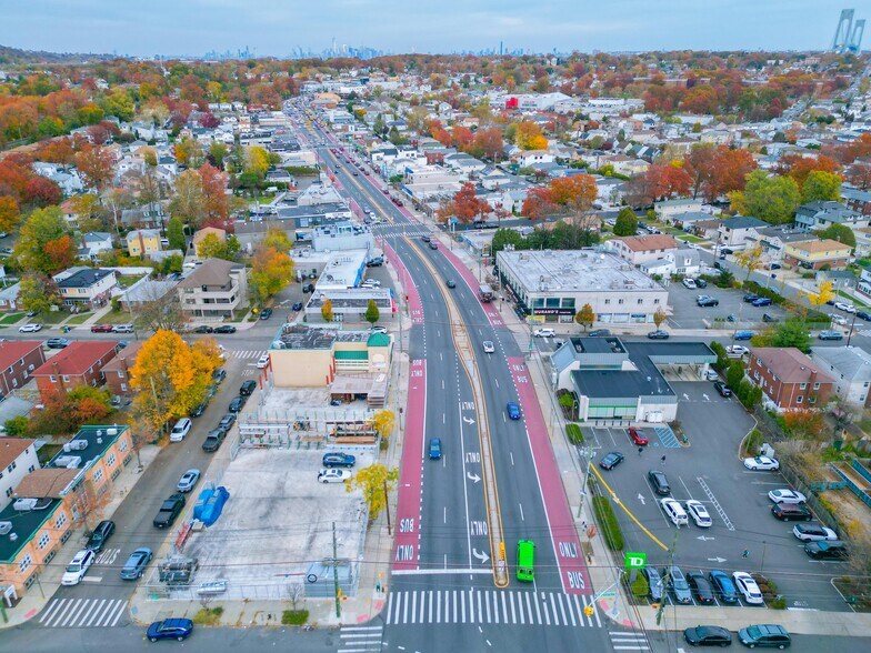 More Photos Of 1525-1535 Hylan Blvd, Staten Island Freestanding For Lease